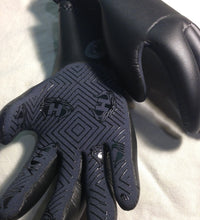 3mm Hotline surf and kiteboarding glove